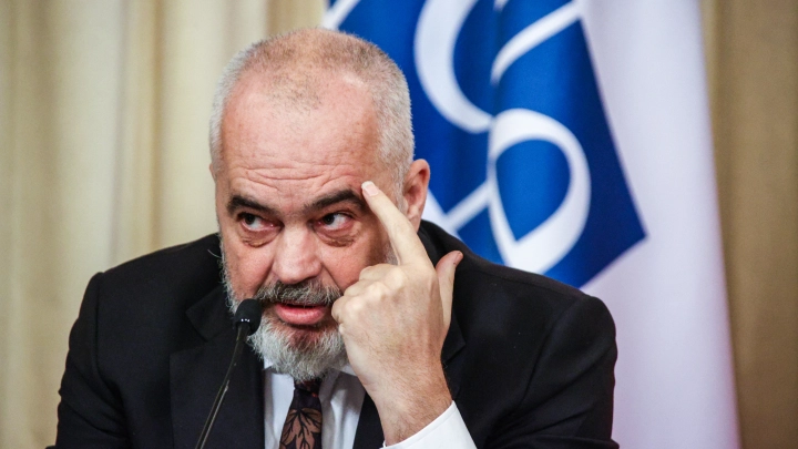 Премьер Албании Эди Рама схватился за голову, слушая выступление Зеленского