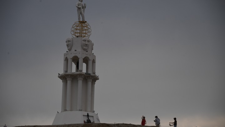 В Крыму упал и взорвался беспилотник: Загадочный аппарат оставил глубокую воронку
