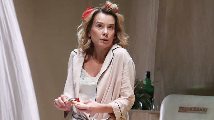 Скандал с горелыми сырниками: Юлия Высоцкая покинула Россию из-за травли