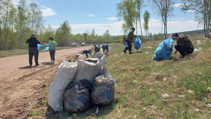 Больше 100 жителей села Шелопугино собрались на субботник и убрали свалку