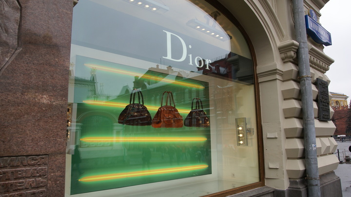 Дизлайк, отписка: Модный дом Dior вызвал волну ненависти русскими мотивами