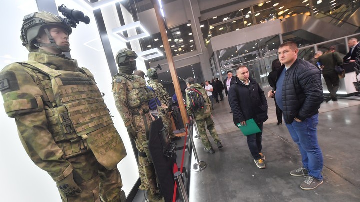 Скандал из-за новой военной формы русской армии: кому он выгоден