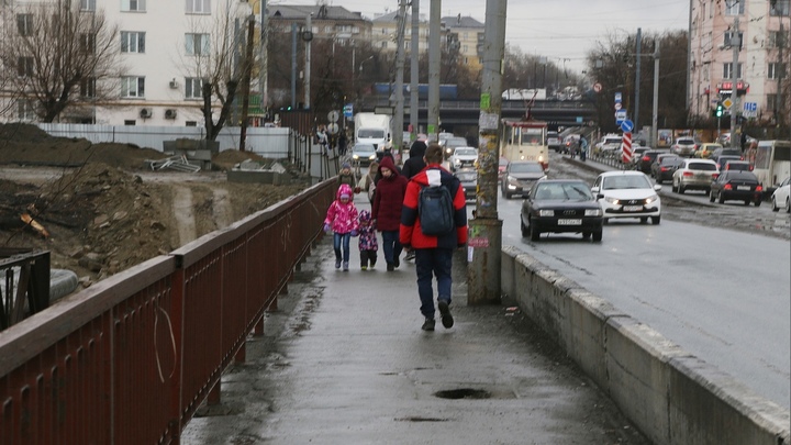 В Челябинске возле Ленинградского моста будут новые ограничения для авто и пешеходов