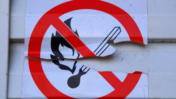 Судить как террориста!: Люди разгневаны после поджога штаба волонтёров под Петербургом