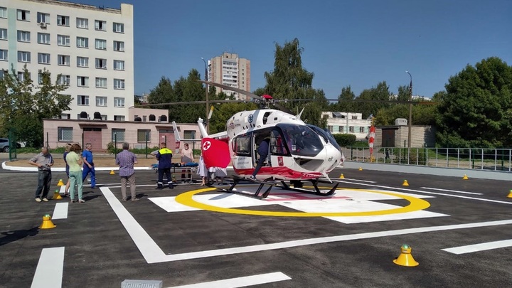 Вертолетная площадка у ОДКБ во Владимире приняла первую машину санавиации