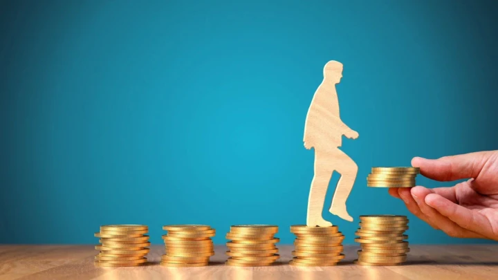 Пенсии, рассрочки, микрозаймы и кредиты: Русским рассказали о главных финансовых нововведениях апреля