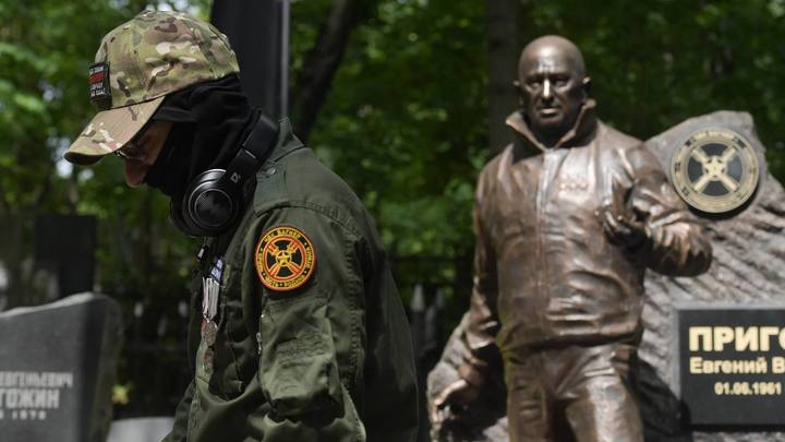 Могилу Евгения Пригожина дважды осквернили. Но вандал просчитался