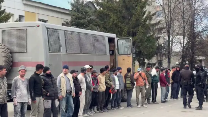 На челябинском рынке «Караван» устроили облаву на мигрантов: задержано 15 человек