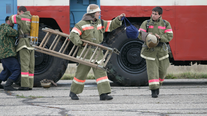 Несколько машин сгорели рядом с горбольницей Сочи