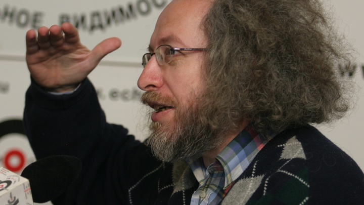 «Политическое лицедейство»: Политолог сравнил главреда «Эха Москвы» с арлекином