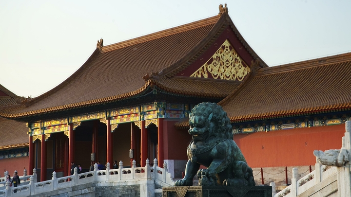 Пекин отомстил США за китайский вирус. Американцы вынуждены проходить через унизительную процедуру