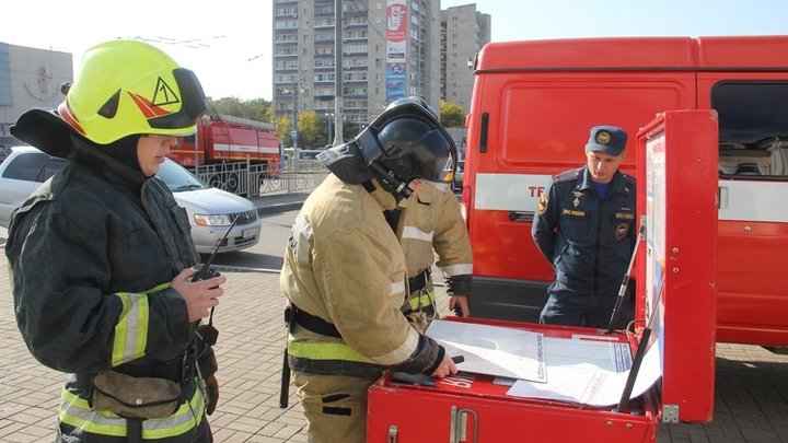 Пожарные смогли локализовать возгорание, которое произошло на складе с химикатами в Екатеринбурге