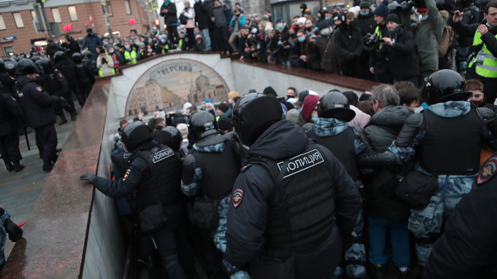 Удивила не Москва, а регионы: Политолог о главном симптоме прогулки Навального