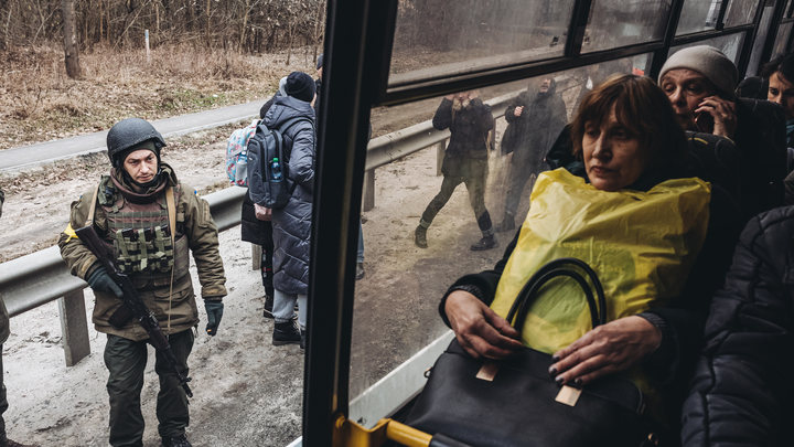 Россия объявила режим тишины. С Украины хотят эвакуироваться два миллиона человек