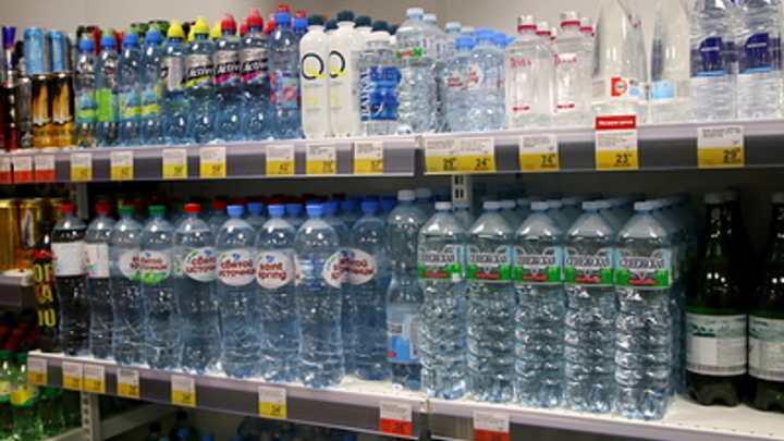 В продуктовых магазинах оказалась опасная минеральная вода: что случилось