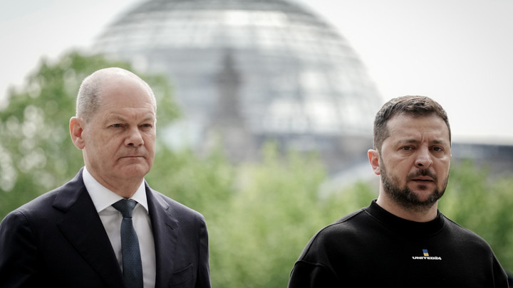 Ни сил, ни времени, ни оружия: Зеленский пожаловался Европе на невозможность бить по России