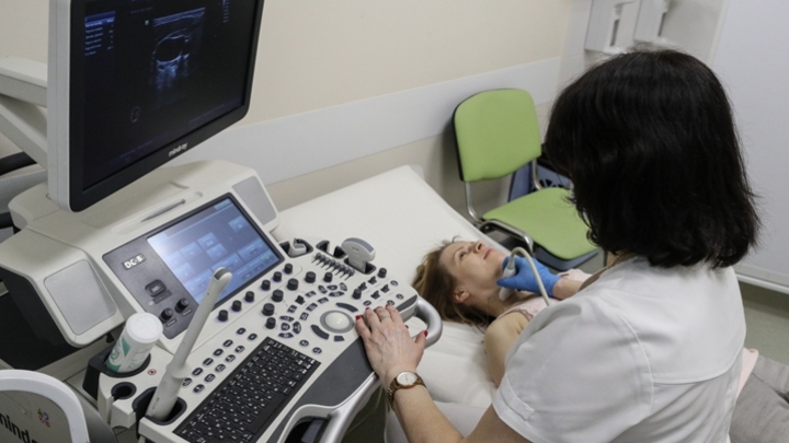 Эндокринолог Михалева перечислила опасные для щитовидной железы привычки