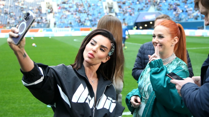 Как тёмненькая из Тату связана с вором в законе и зачем она приняла ислам. Беды Юли Волковой