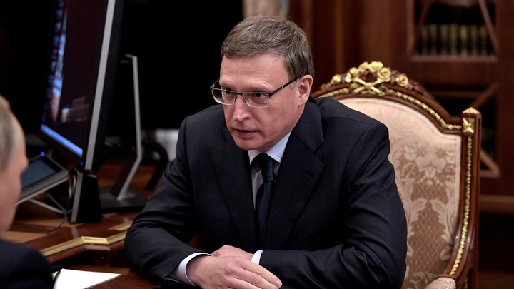 Придумал как, но не сказал главного: Омский губернатор намерен остановить утечку кадров