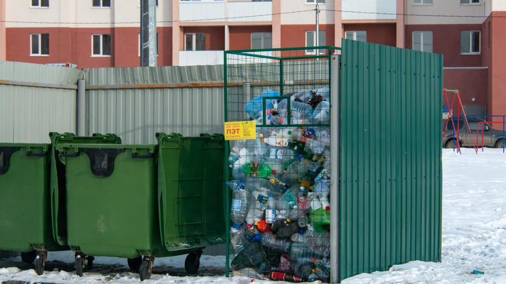 В одном из уральских городов мужчина нашел на помойке урну с прахом соседа