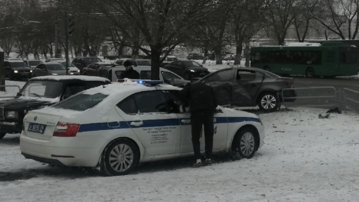 Закрылась в машине и не открывала: в Челябинске арестовали депутата