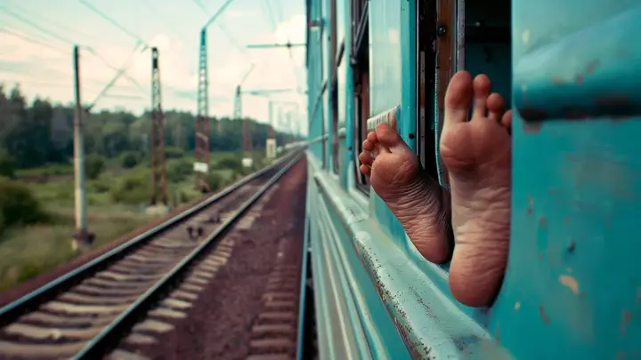 Всё по закону: плохо пахнущих пассажиров могут высадить из поезда и оштрафовать