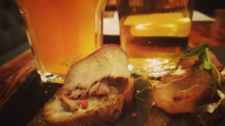 Почему во время еды ноет желудок, и стоит ли бежать к врачу