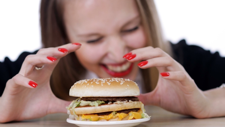 Как быстро и вкусно накормить школьника: Родителям дали семь советов