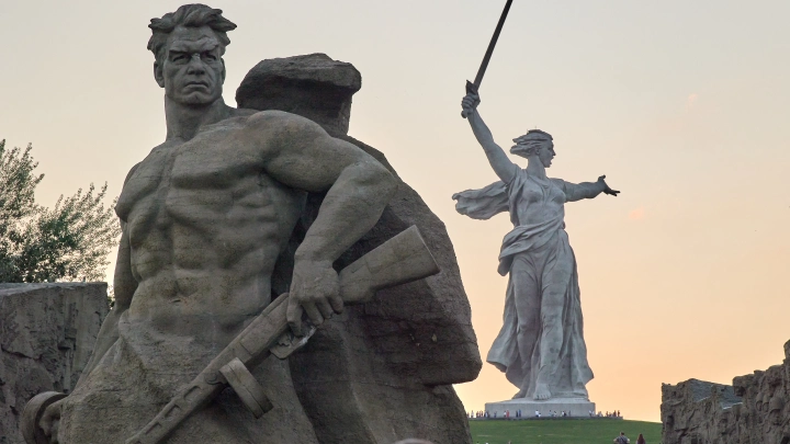 Московский ректор умер в голове монумента Родина-мать: Кто он такой и как там оказался