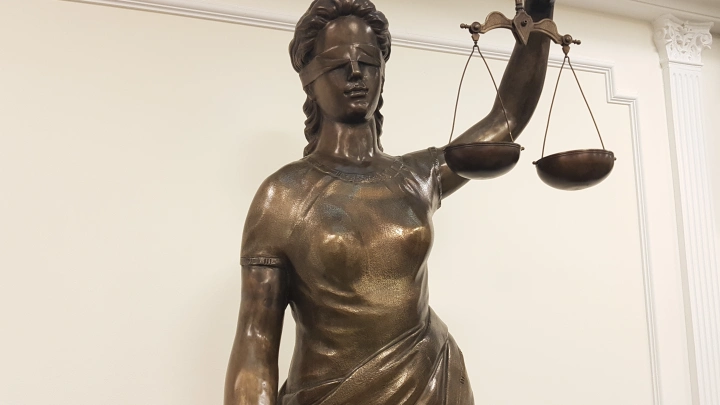 Жительницу России приговорили к 16 годам лишения свободы за госизмену и попытку подрыва военного грузовика