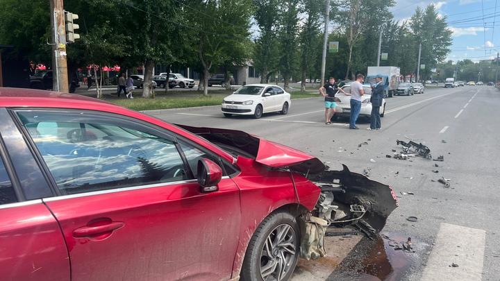 Заколдованное место: в Челябинске у дома на ЧТЗ с разницей в полчаса произошло два ДТП