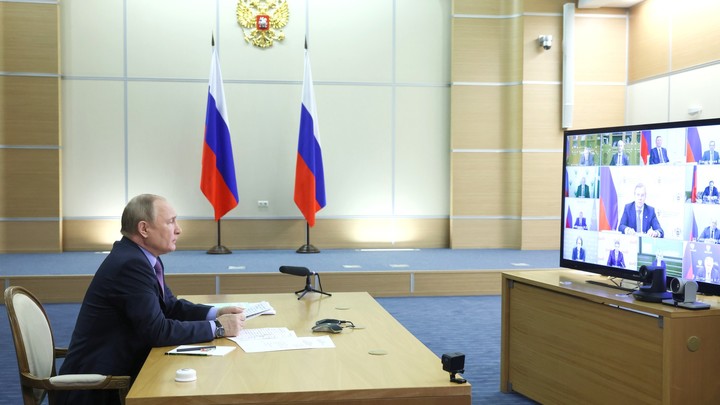 Путин коротко объяснил, что происходит на рынке: Доллар скукоживается