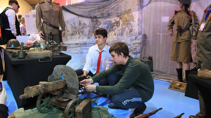 В Краснодаре школьники и студенты прошли туристический квест: от старых пулемётов до кайтсерфинга