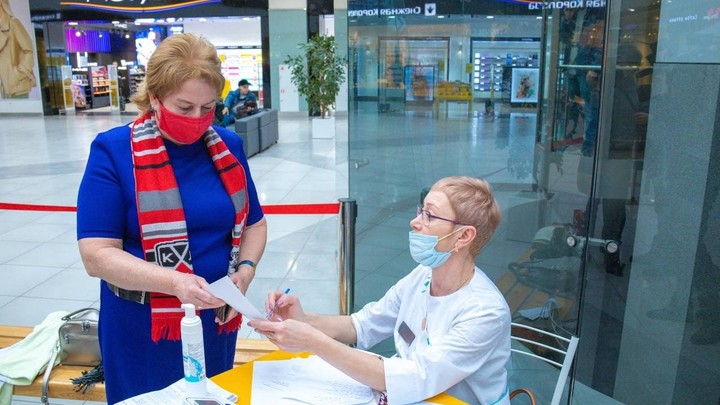 В Челябинске в ТРК от коронавируса привились 365 человек