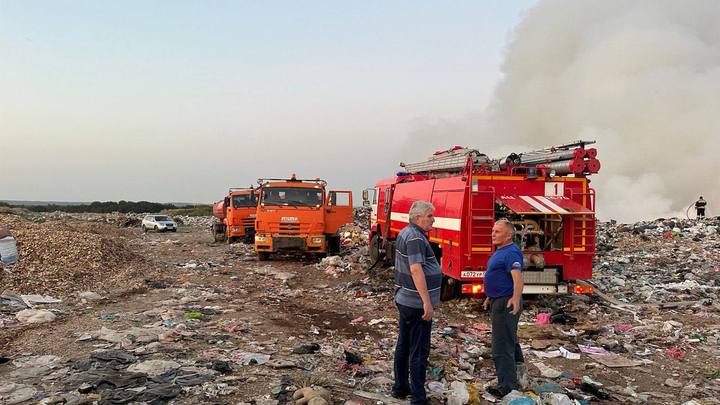 В Майкопе загорелся полигон ТБО, очаги пожара засыпали землёй
