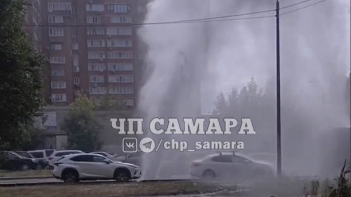 В Самаре забил коммунальный фонтан. Власти прокомментировали ЧП