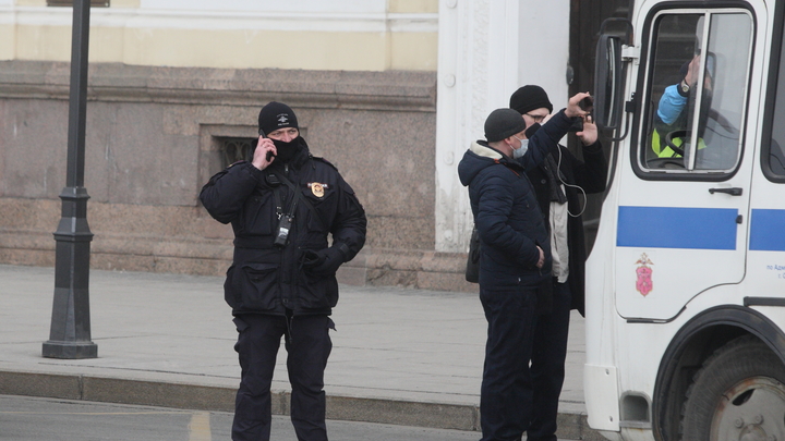 Несколько раз ударил головой о стену: в Челябинске пациент напал на женщину-доктора