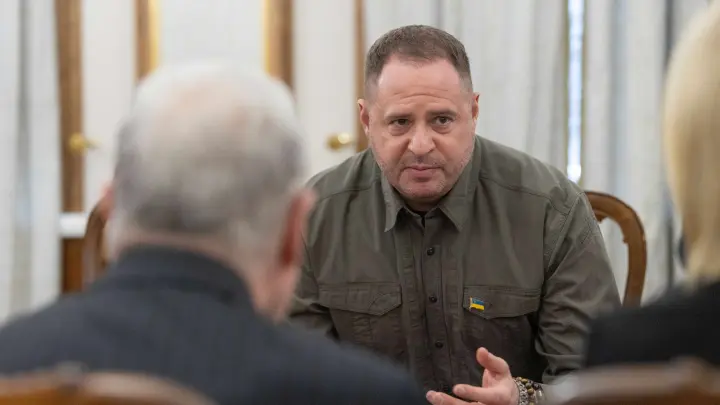 Глава офиса Зеленского Ермак заявил, что Россию нужно остановить силой