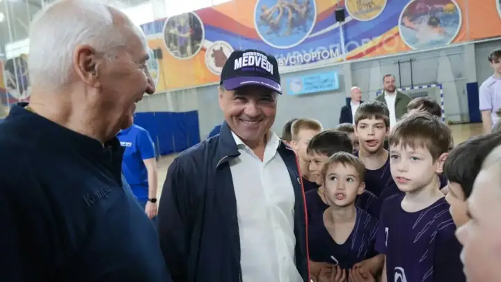 Андрей Воробьев вручил награды тренерам будущих чемпионов в Чехове
