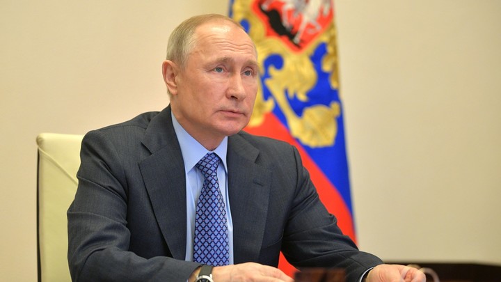 Президент потребовал освободить от налогов выплаты медикам, борющимся с COVID-19