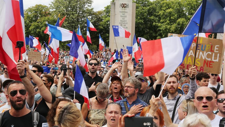 Почему русские эмигранты бегут из Франции. Три причины и странная позиция