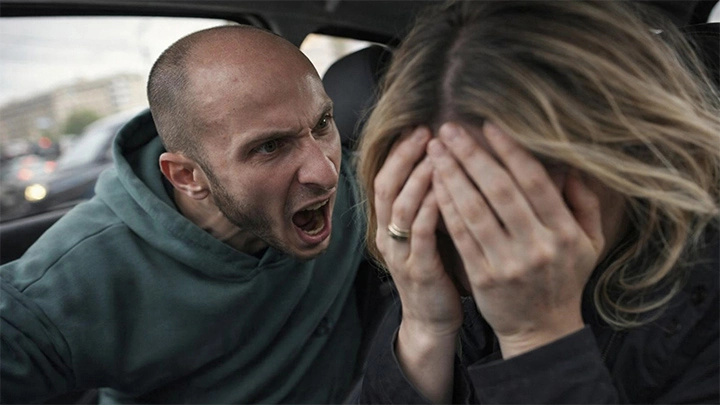 Мне без разницы, умер он или нет: Таксист-хам получил уголовку за вымогательство у жены бойца СВО