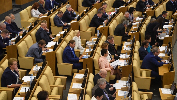 Он американец: Иностранное гражданство депутата вызвало скандал в Госдуме