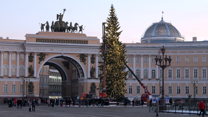 Без фейерверков и лишних трат: как пройдёт Новый год в Петербурге