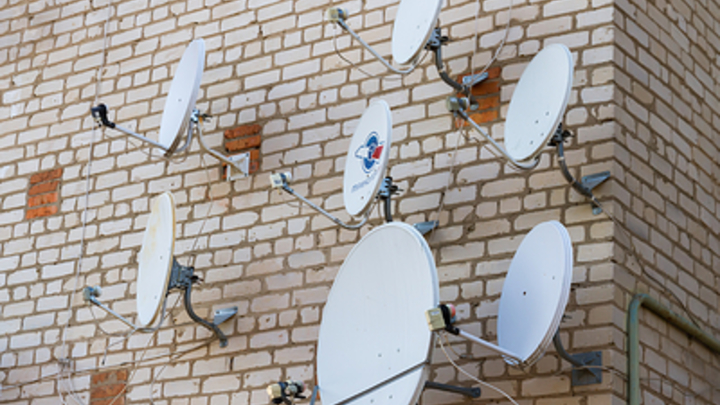 Докатились – в Одессе боевики отбирают спутниковые ТВ