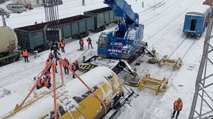 В Самарской области произошел сход двух вагонов-цистерн