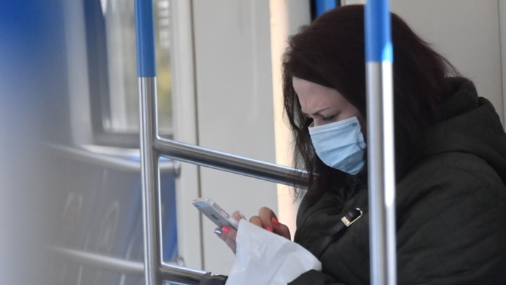 Маски - всем: в общественном транспорте Краснодара бесплатно выдают повязки