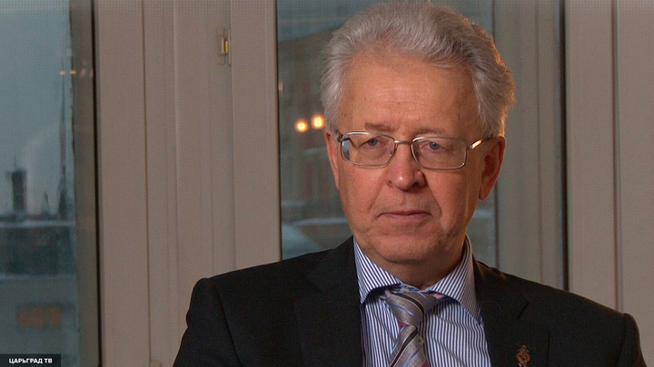 Валентин Катасонов сравнил экономику России с пациентом, которому имитируют лечение