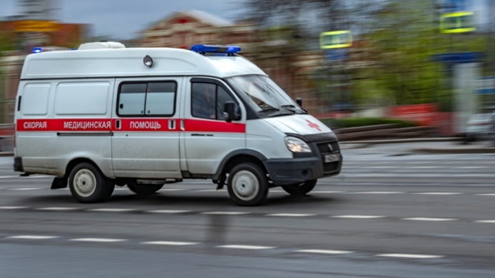 Студентка выпала из окна общежития в Кемерове