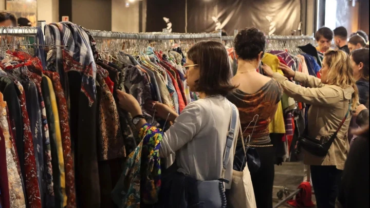 В магазинах просят платить по-новому. Появились риски даже для покупателей